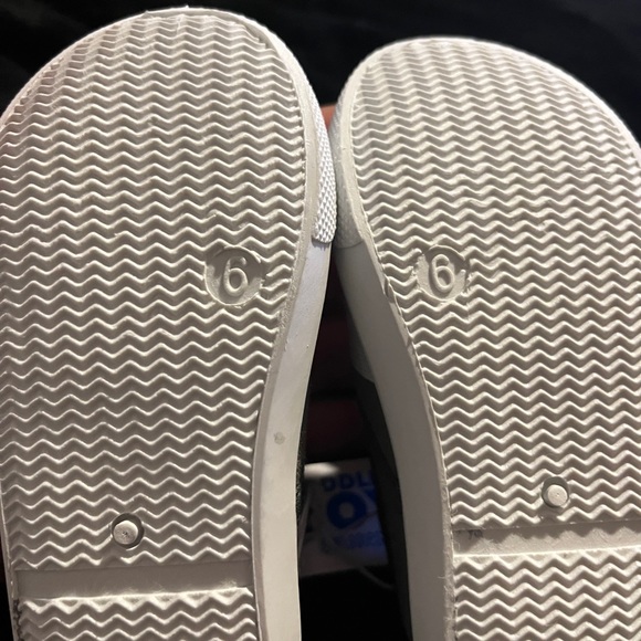 Swiggles Toddler Boy Shark slip on shoes size 5 - Picture 4 of 5